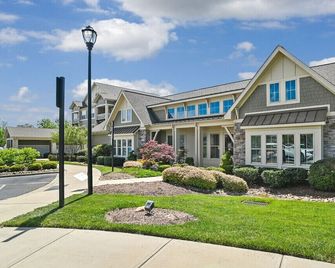 Fort Mill — 7 Day Minimum Stay - Fort Mill - Building