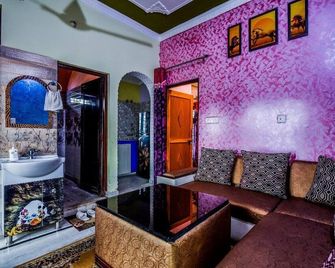 Tapasya Home Stay - Rishikesh - Living room