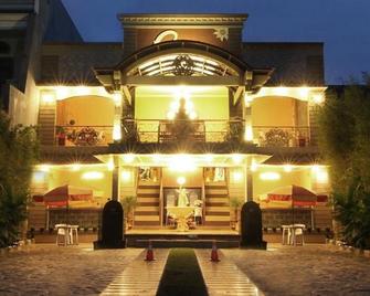 Patria Palace Hotel - Blitar - Будівля