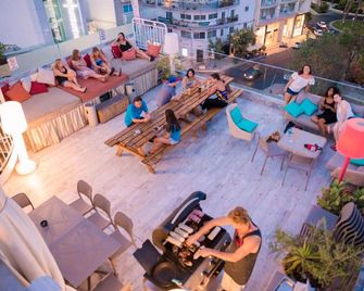 Marco Polo Party Hostel - סנט ג'וליאנס - מרפסת