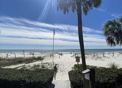 Sandpiper Condo Sleeps 8 - Gulf Shores - Beach