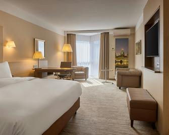 DoubleTree by Hilton Hannover Schweizerhof - האנובר - חדר שינה