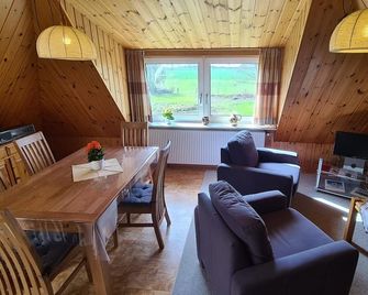 Tetenshof for horse lovers - Ferienwohnung Tetenshof - Garding - Huiskamer