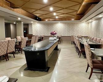 Ritz Plaza - אמריצר - מסעדה