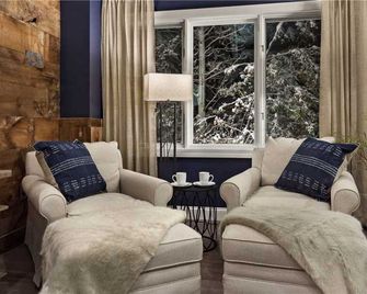 Modern luxury + Hot Tub + Walk to Skiing - Time Flys Lodge - Steamboat Springs - Living room