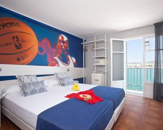 Ryans La Marina - Ibiza - Bedroom