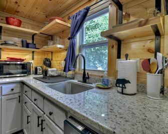 Ocoee Cottage | Water Front - Copperhill - Kitchen