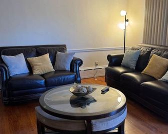 Comfortable unique space - Colonie - Living room