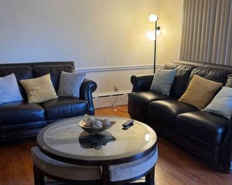 Comfortable unique space - Colonie - Living room