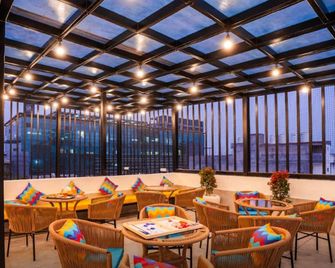 Gostops Gurugram, Baani Square Plus - Private Rooms & Dorms - Gurugram