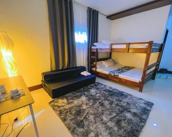 Stop-N-Stay Inn - Valencia City - Bedroom