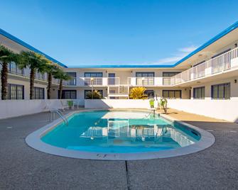 Motel 6 Opelousas La - Opelousas - Басейн