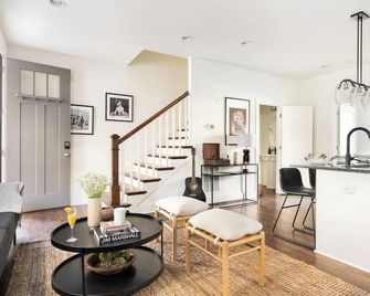 Hart Suite 8 by Avantstay Gorgeous Town House w/ Modern Amenities in Nashville! - Nashville - Oturma odası