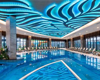 Kirman Calyptus Resort & Spa - 馬納夫加特 - 游泳池
