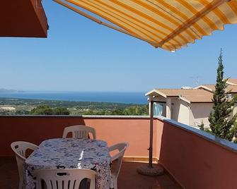 Holiday Apartment La Caldosa c15 Splendid Terrace With sea View, TV, Climate - Badesi - Balcón