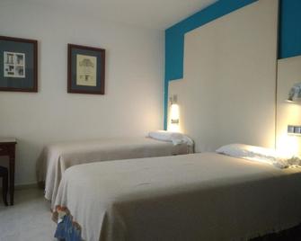 Hotel Nuevo Ara - Cáceres - Schlafzimmer