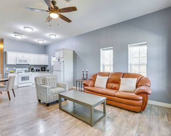 Apartment 2 Mi To Chase Field & Phx Arena! - פיניקס - סלון