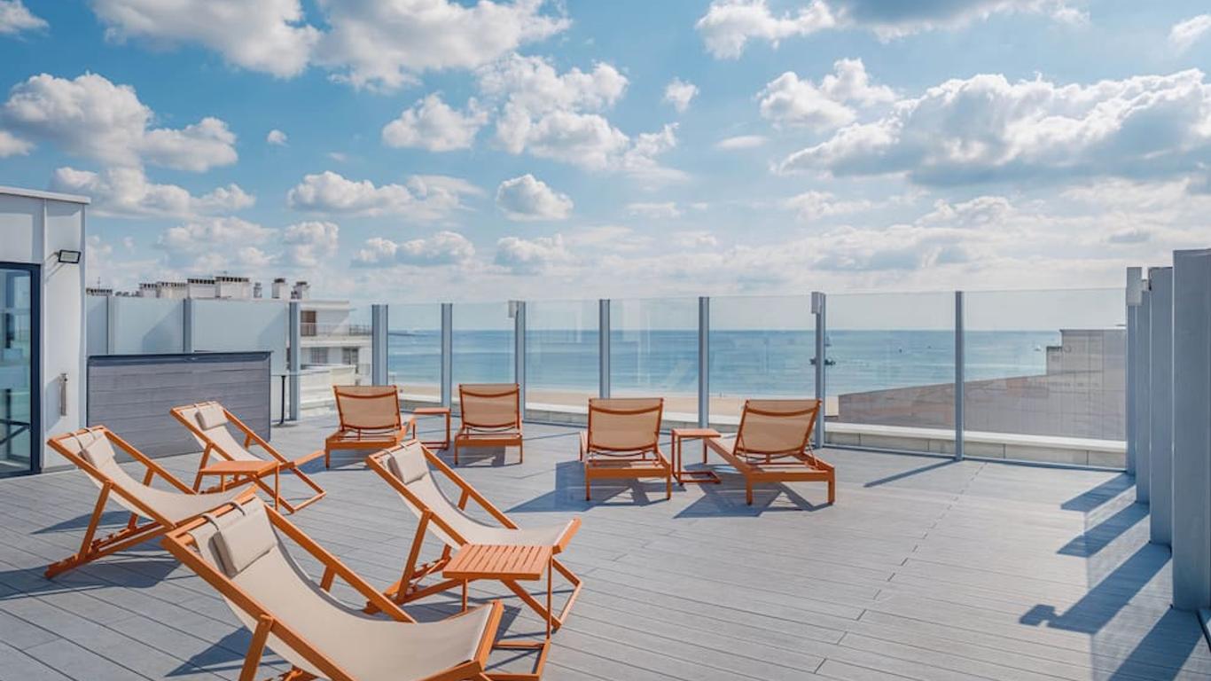 أوتل كويور مارين