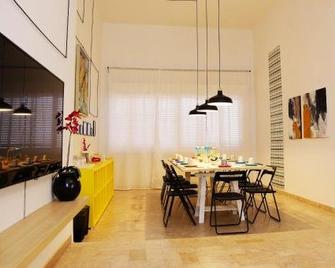 Dimora Hostel Agrigento - Agrigento - Dining room