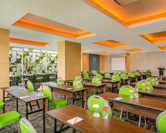 Zest Parang Raja Solo by Swiss-Belhotel International - Surakarta - Restaurante