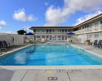 Motel 6-Corpus Christi, Tx - East - North Padre Island - Corpus Christi - Pool