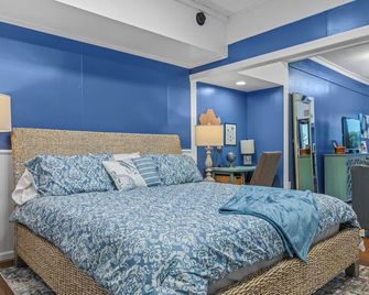 Coastal Swan 2.0 Charming waterfront king Boutique studio in peaceful Swansboro. - Swansboro - Bedroom