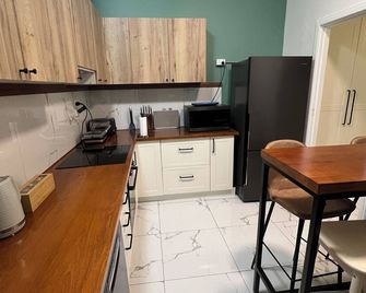 Spacious & Comfortable Family Retreat - Renmark - Kitchen