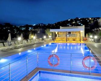 Maison 48 Apart Hotel - בודרום - בריכה