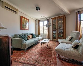 Spacious and unusual apartment - air conditioning - balcony - Aix-en-Provence - Living room