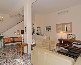 Hotel Verdesolemare - Марина-ді-П'єтрасанта - Вітальня