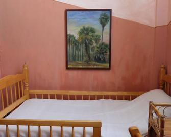 'baan Chuen' Artsy And Friendly Home In Downtown Near The Train Station - Phitsanulok - Habitación