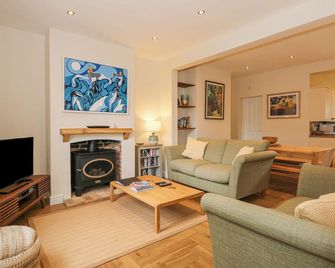 6 Melinda Cottage - Cromer - Living room