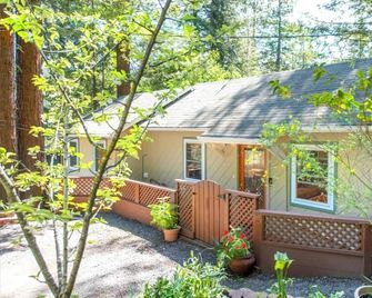 Summit Sanctuary! Redwoods! Fire Table!! - Guerneville - Binnenhof