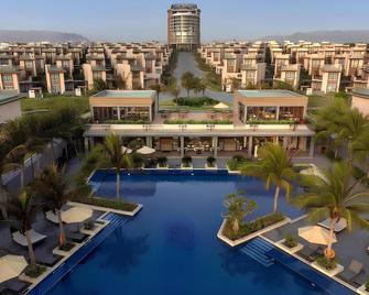 Seascape Villas In Long Beach Cam Ranh - Cam Ranh - Piscina