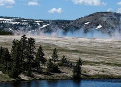 Quiet - Comfortable - Clean - Accommodation for 4 - Only minutes from YNP - West Yellowstone