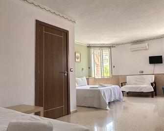 Hotel Avenida - Велес-Малага - Спальня