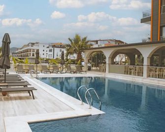 Adahan Hotel - Gümüldür Cumhuriyet - Piscine