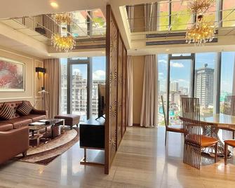 Winsuites Saigon Hotel - Ho Chi Minh City - Living room