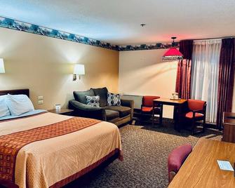 Ivey's Motor Lodge - Houlton - Bedroom
