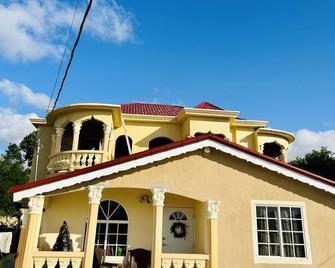 The Rest Stop-B- 15 min from Airport/24hrs Security - Bahía Montego - Edificio