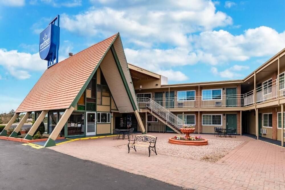 Budget-Friendly Room Next to Historic Downtown Flagstaff | Free Parking - פלגסטאף - בניין