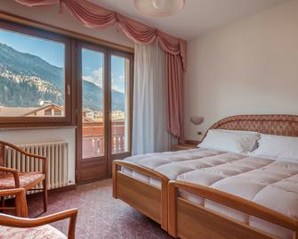 Family Hotel La Perla - Transacqua - Bedroom