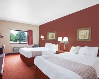 Super 8 by Wyndham Mason City - Mason City - Schlafzimmer
