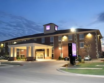 Garner Hotel Lawton - Fort Sill Area by IHG - Lawton - Budova