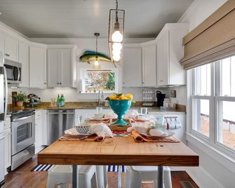 The Mad River Cottage - Southport - Keuken