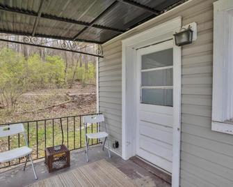 Small 2br East Knox apartment Pet friendly - Knoxville - Balcony