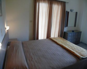 Hotel Karyatides - Agia Marina - Ložnice