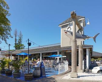 Siesta Cool: Only Minutes Walk to Siesta Beach! - Siesta Key - Building