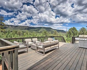 Fire Pit, Deck and Mtn Views Upscale Pine Cabin! - Pine - Balcony
