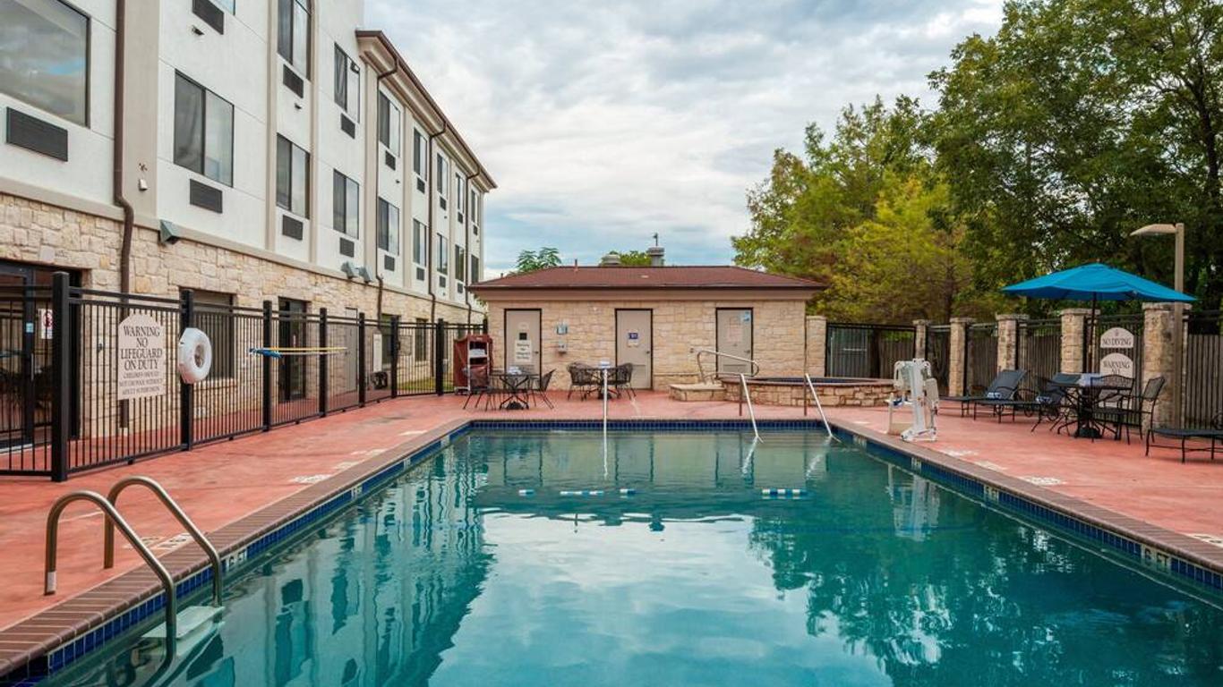 هوليداي إن إكسبرس آند سويتس أوستن نورث ويست - ليكلاين باي آيتش جي